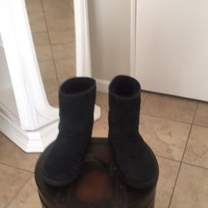Ugg black short boot